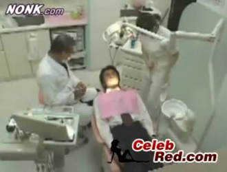 ممرضة يابانية جذابة تمتص مريضتها وركوبها