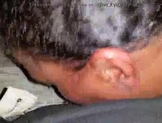دايك نائب الرئيس بيرني ضجيجا شعر مبتدئ مع ضخمة الثدي غطاء الوجه.