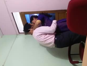 المعلم الجنس الهندي مستعد للصب