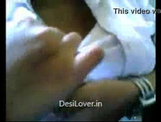 الممرضة الهندية التي لا تشبع تأكل العضو التناسلي النسوي المملوء بالمريض ، أثناء الجلوس على وجه الممرضة